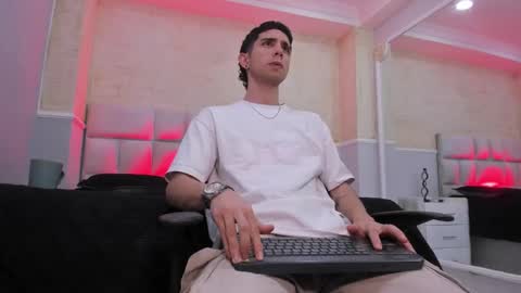 Snapshot of liiamhudson_ chatting on 02.20.25 L I I A M online show from 02.20.25