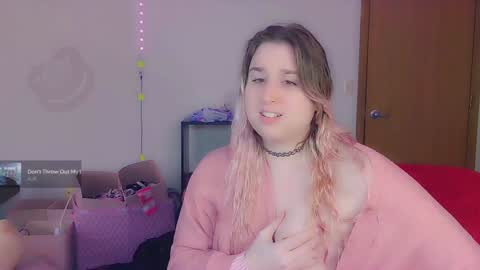 Snapshot of lil_alison_heart chatting on 12.23.24 Lil Alison Heart online show from 12.23.24