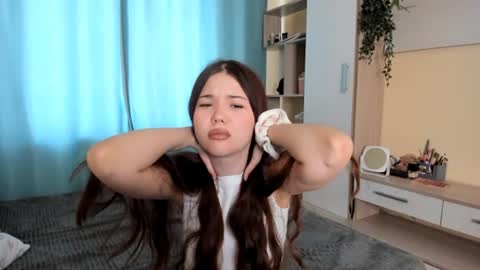 Snapshot of lil_amyy chatting on 06.25.26 a little nervous to tell call me Vi online show from 06.25.26
