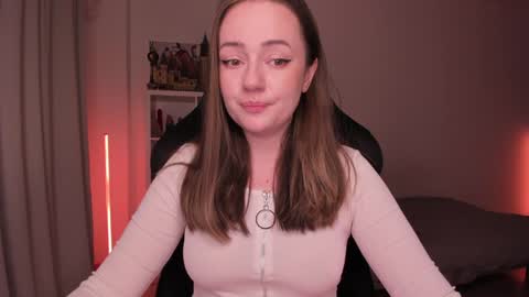 Snapshot of lil_happiness chatting on 01.28.25 for free registration 3 online show from 01.28.25