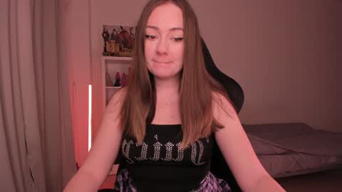 Snapshot of lil_happiness chatting on 02.04.25 for free registration 3 online show from 02.04.25