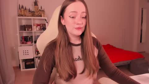 Snapshot of lil_happiness chatting on 09.27.25 for free registration 3 online show from 09.27.25