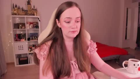 Snapshot of lil_happiness chatting on 09.30.25 for free registration 3 online show from 09.30.25