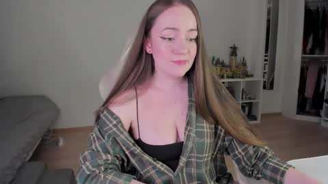 Snapshot of lil_happiness chatting on 03.25.26 for free registration 3 online show from 03.25.26