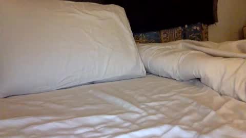 Snapshot of lil_i chatting on 12.13.25 LIL i online show from 12.13.25