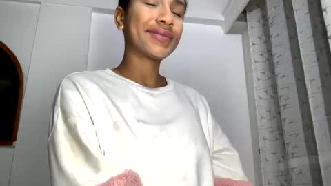 Snapshot of lil_ith chatting on 12.03.25 Lilith online show from 12.03.25