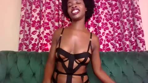 Snapshot of lil_paula chatting on 01.22.25 serenity online show from 01.22.25
