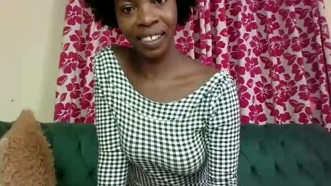 Snapshot of lil_paula chatting on 01.28.25 serenity online show from 01.28.25