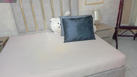 lila bailey  online show from 01.04.25