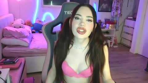 Snapshot of lilbina chatting on 12.15.25 lilbina online show from 12.15.25