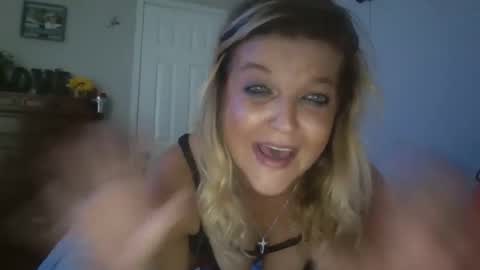 Snapshot of lilblonde412 chatting on 09.24.25 lilblonde412 online show from 09.24.25