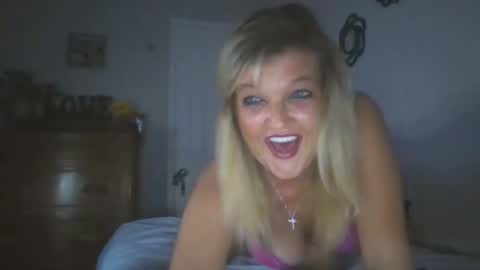 Snapshot of lilblonde412 chatting on 09.27.25 lilblonde412 online show from 09.27.25