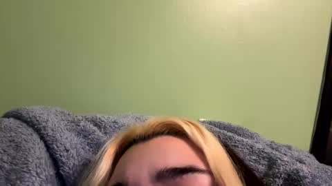 Snapshot of lilcandybits chatting on 01.10.25 candy online show from 01.10.25