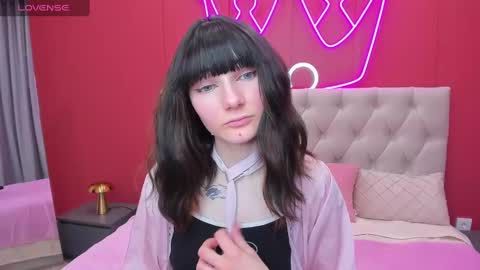 Snapshot of lili_flowerr chatting on 02.20.25 Lilli follow me kiss online show from 02.20.25