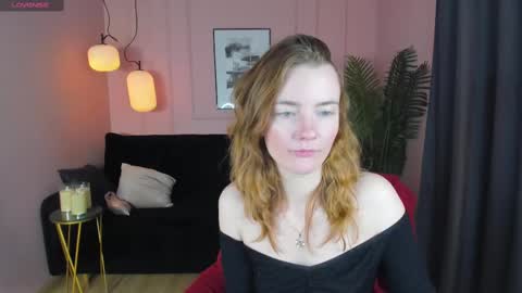 Snapshot of lilian_muse chatting on 03.12.25 Lilian online show from 03.12.25