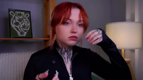 Snapshot of lilianadao chatting on 10.23.25 Anika online show from 10.23.25
