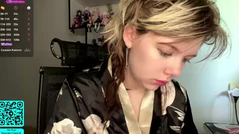 Snapshot of liliandaniels chatting on 05.10.26 Lilian online show from 05.10.26