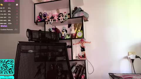 Snapshot of liliandaniels chatting on 05.17.26 Lilian online show from 05.17.26