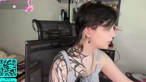 Snapshot of liliandaniels chatting on 06.12.26 Lilian online show from 06.12.26