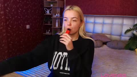 Snapshot of lilieanori chatting on 02.07.25 Lilie online show from 02.07.25