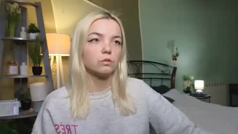 Snapshot of lilieanori chatting on 02.16.25 Lilie online show from 02.16.25