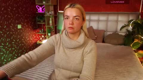 Snapshot of lilieanori chatting on 02.17.25 Lilie online show from 02.17.25