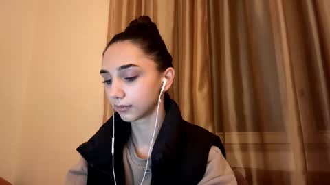 Snapshot of lilihalvorsen chatting on 10.03.25 Lina online show from 10.03.25