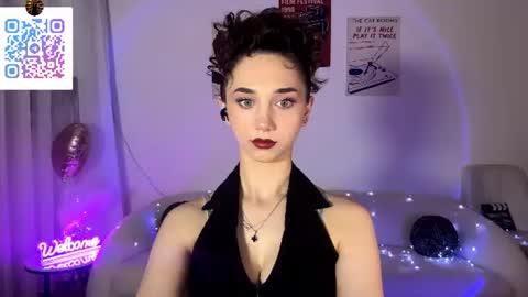 Snapshot of lilihalvorsen chatting on 06.17.26 Lina online show from 06.17.26