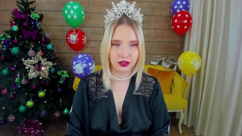 LiliLinn online show from 12.26.24