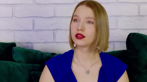 LiliLinn online show from 02.15.25