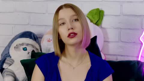 LiliLinn online show from 03.10.25