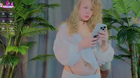 Snapshot of lililok101 chatting on 11.18.25 lililok101 online show from 11.18.25