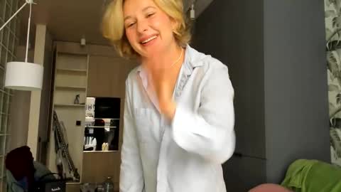 Snapshot of lilith_lutherlow chatting on 12.21.25 lilith online show from 12.21.25