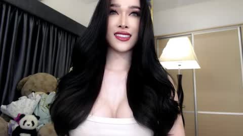 Snapshot of lilith_mazikeen69 chatting on 05.27.26 QUEEN LILITH BORBON online show from 05.27.26