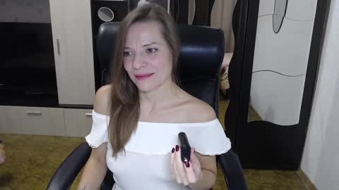 lilith small21 online show from 10.21.25