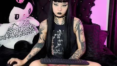 Snapshot of lilithmoon666 chatting on 11.24.25 online show from 11.24.25