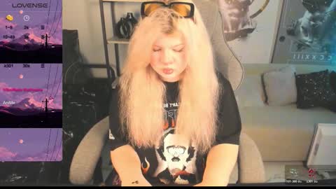 LilithNelson online show from 10.22.25