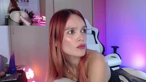Snapshot of lilithqueen1 chatting on 10.10.25 La pelirroja online show from 10.10.25