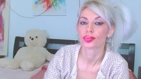 Lara online show from 02.24.26