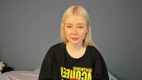 Snapshot of lillie_berry chatting on 05.26.26 lillie_berry online show from 05.26.26