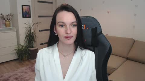 Snapshot of lilliyves chatting on 05.25.26 lilliyves online show from 05.25.26