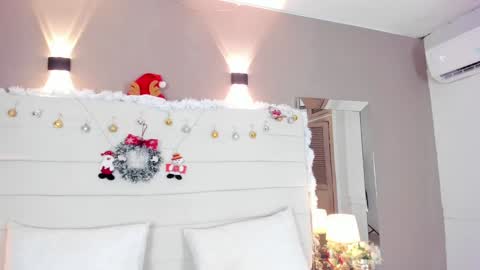 Snapshot of lilly_2809_ chatting on 12.24.24 Lizeth follow me in my igimlilycute 3 online show from 12.24.24