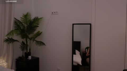 Lilly Colins online show from 01.13.25