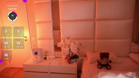 Lilly Colins online show from 11.20.25