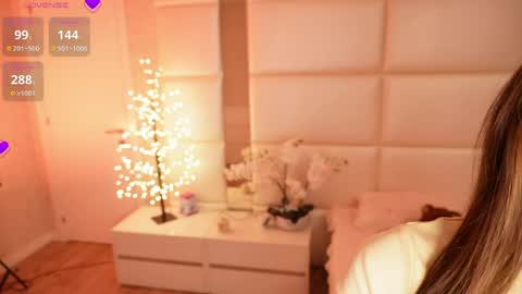 Lilly Colins online show from 05.07.26