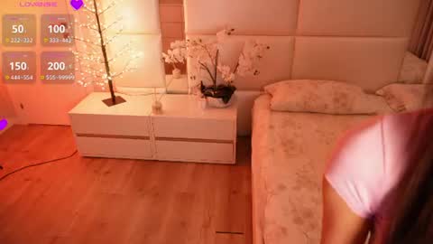 Lilly Colins online show from 07.13.26