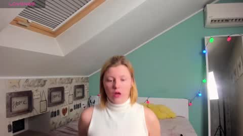Snapshot of lillydepp chatting on 12.20.24 Lilly Depp online show from 12.20.24