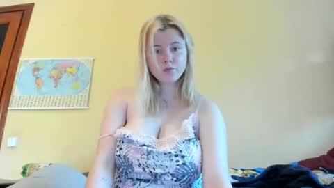 Snapshot of lillydepp chatting on 10.08.25 Lilly Depp online show from 10.08.25