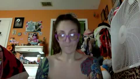 Snapshot of lillylushabae chatting on 09.10.25 hi guys im back on here 3 online show from 09.10.25