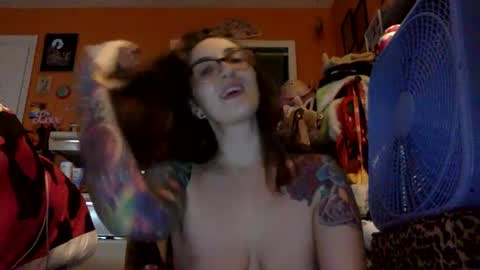 Snapshot of lillylushabae chatting on 09.13.25 hi guys im back on here 3 online show from 09.13.25